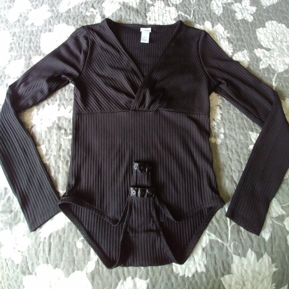 H&M Bodysuit, Polyester/Spandex, Medium, Inseam 27in. Ribbed look. Snap closure - Picture 1 of 5